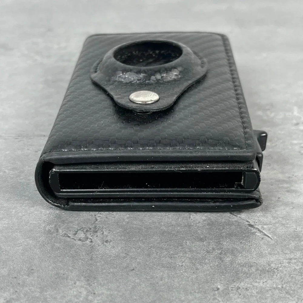CHIGLN Mens Black Carbon Fiber RFID Blocking Wallet with AirTag‎ Holder